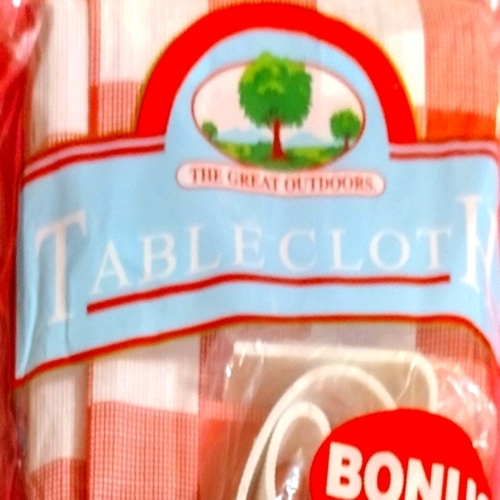 𝅺GREAT outdoor red checkered plastic table cloth w/ clips